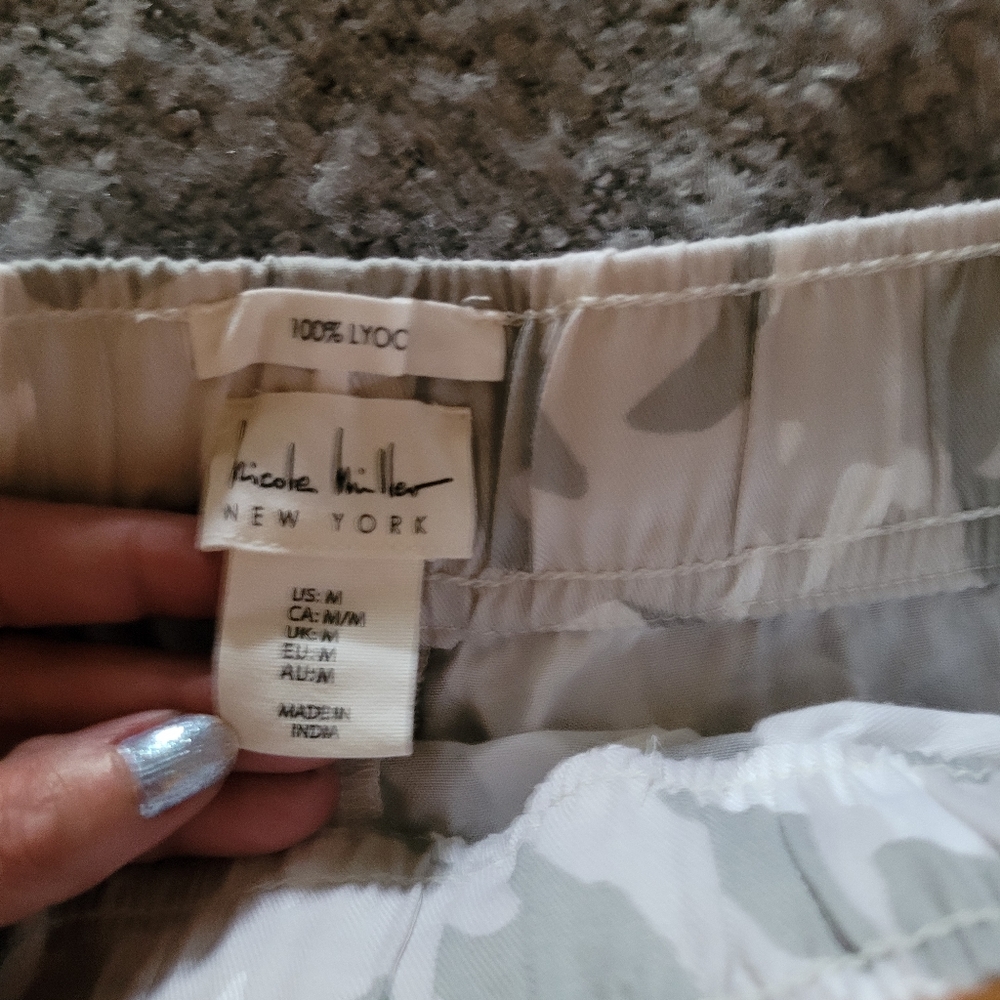 Shorts - Picture 3 of 3